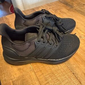 Adidas kids  Black Running Shoes size 1 ps